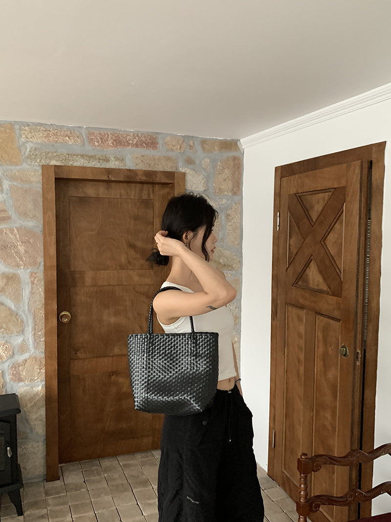 Hand-Woven Holiday Tote Bag for Festive Style and Function